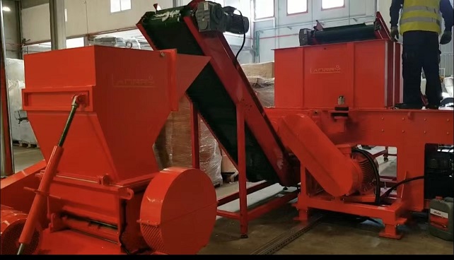 Waste Plastic Shredding Line in Spain